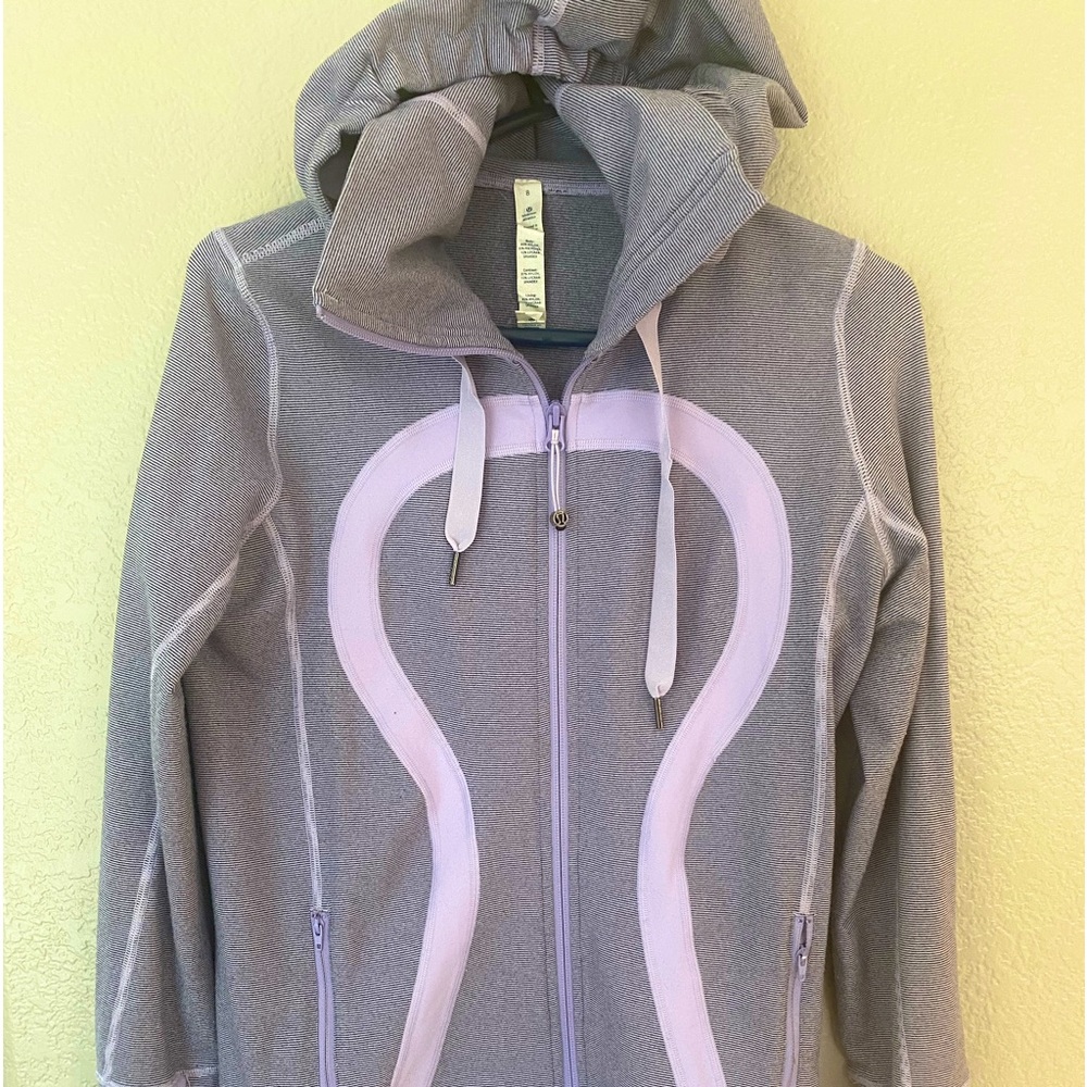 Lululemon jacket with hood size 8 Lavender